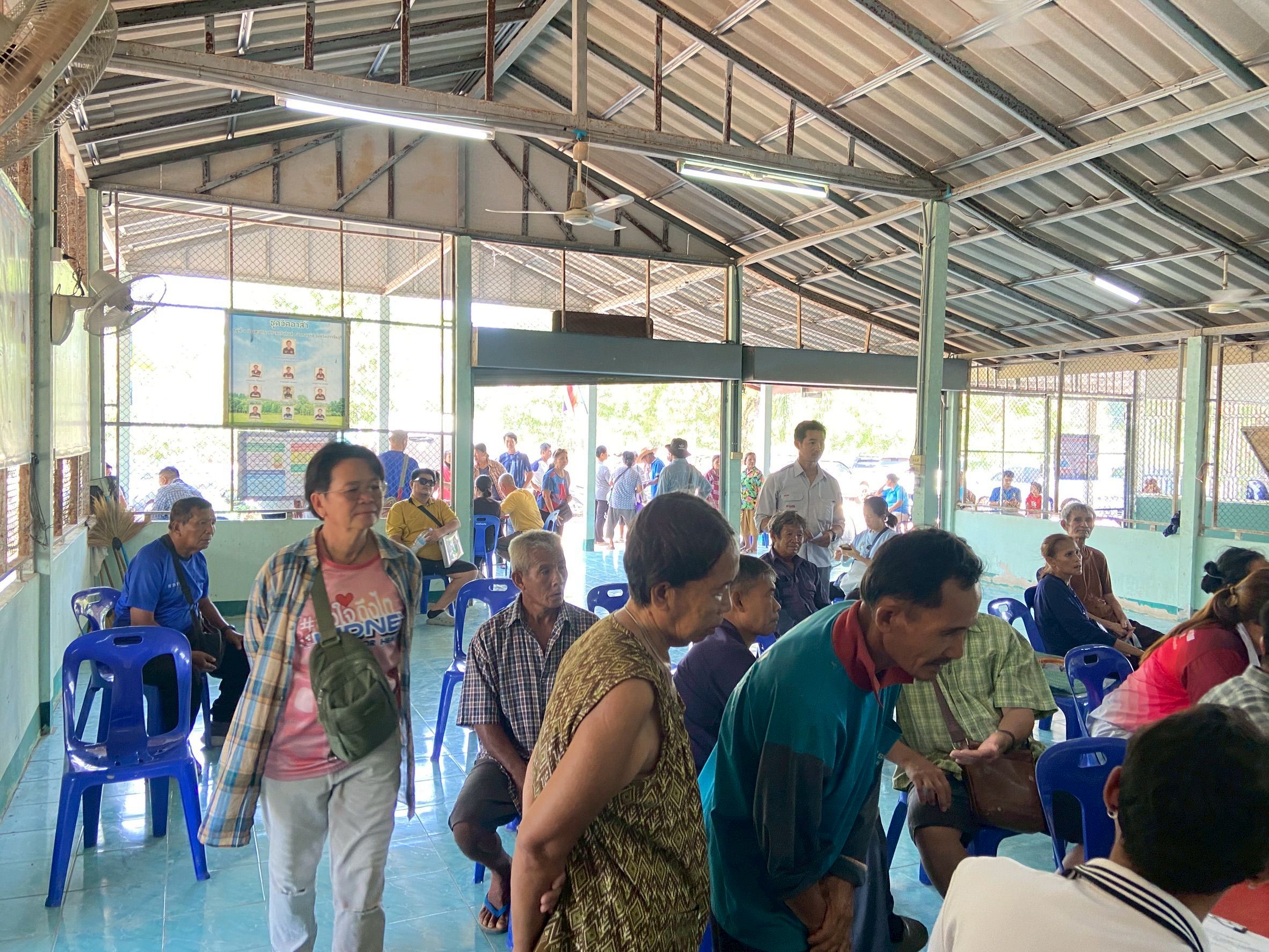 title - วันที่ 9 เมษายน 2569 นายวิทูล ประดิษฐบูญ ปฏิรูปที่ดินจังหวัดปราจีนบุรี มอบหมายให้ นายลิขิต ผันผ่อง หัวหน้าฝ่ายกฎหมาย พร้อมด้วย เจ้าหน้าที่ ส.ป.ก.ปราจีนบุรี ลงพื้นที่ออกหน่วยบริการเคลื่อนที่ “Mobile Unit”และบริการปรึกษาข้อกฎหมายที่เกี่ยวข้องกับการปฏิรูปที่ดิน ณ ตำบลแก่งดินสอ อำเภอนาดี จังหวัดปราจีนบุรี